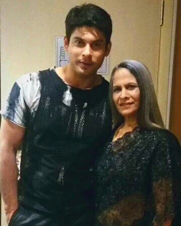 Siddharth-Shukla-with-his-mother